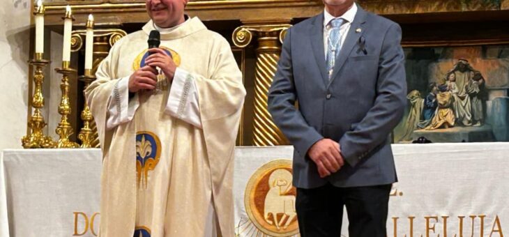 IMPOSICIÓN INSIGNIA ACREDITATIVA DE JUAN ANTONIO TORTOSA RIBES COMO PRESIDENTE DE LA ASOCIACIÓN DE FIESTAS DE LA PURÍSIMA.